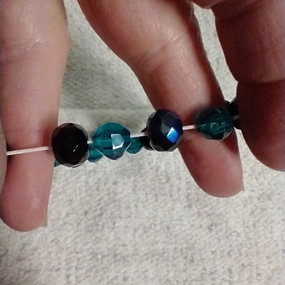 Dark light blue beaded stretch bracelet - Picture 2 of 3
